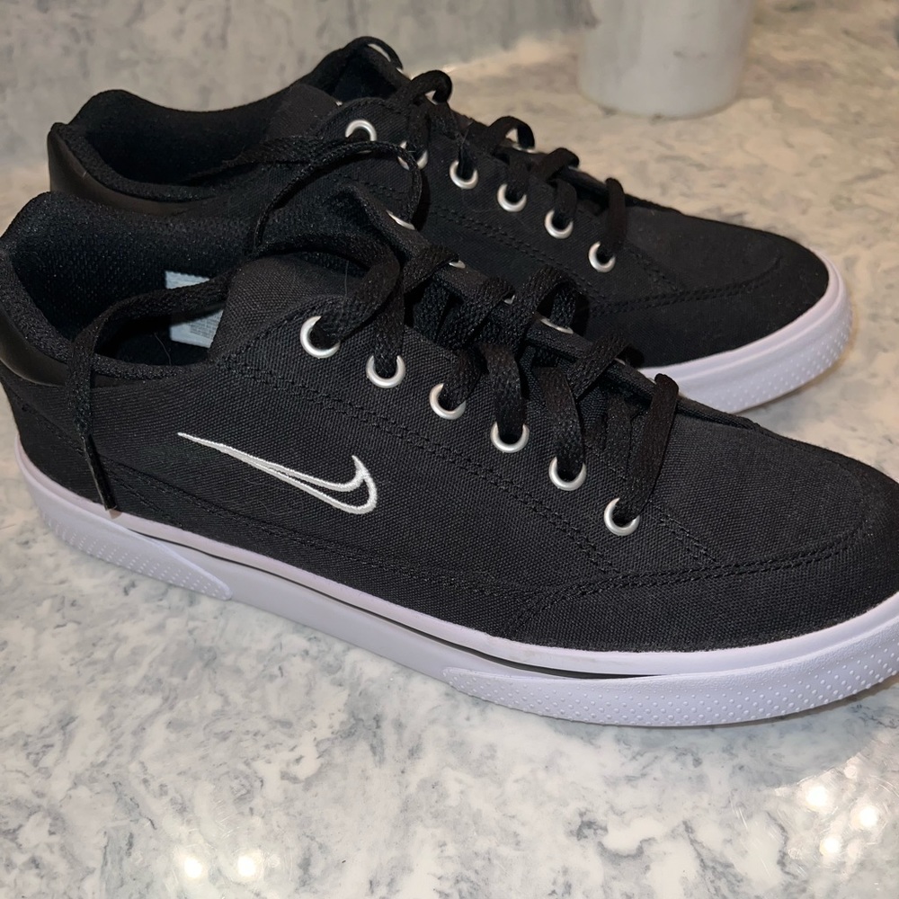 Brand new Nike shoes women